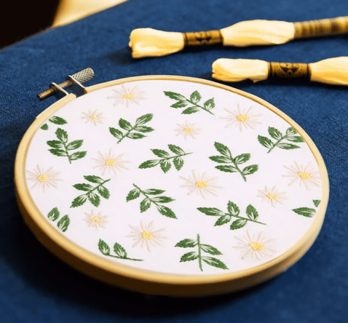 kit broderie délicates marguerites TB222